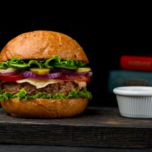Hamburguesa con pepinillos